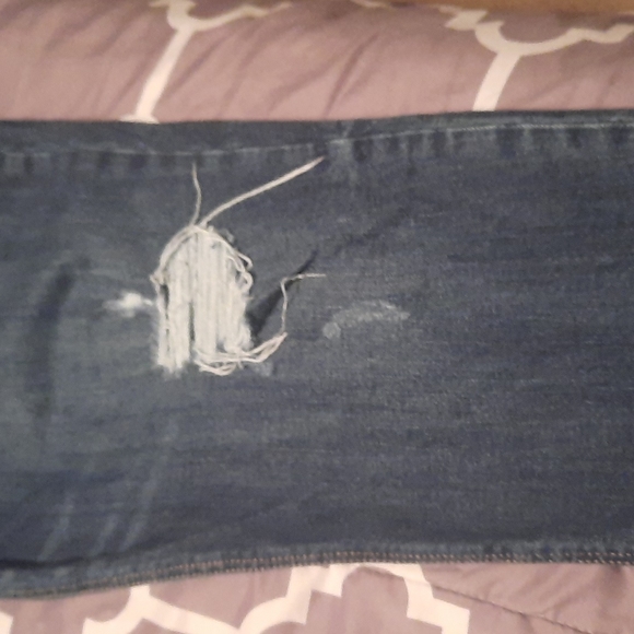 Old Navy Euc!!! Boyfriend distressed jeans Size 16 - Picture 2 of 5